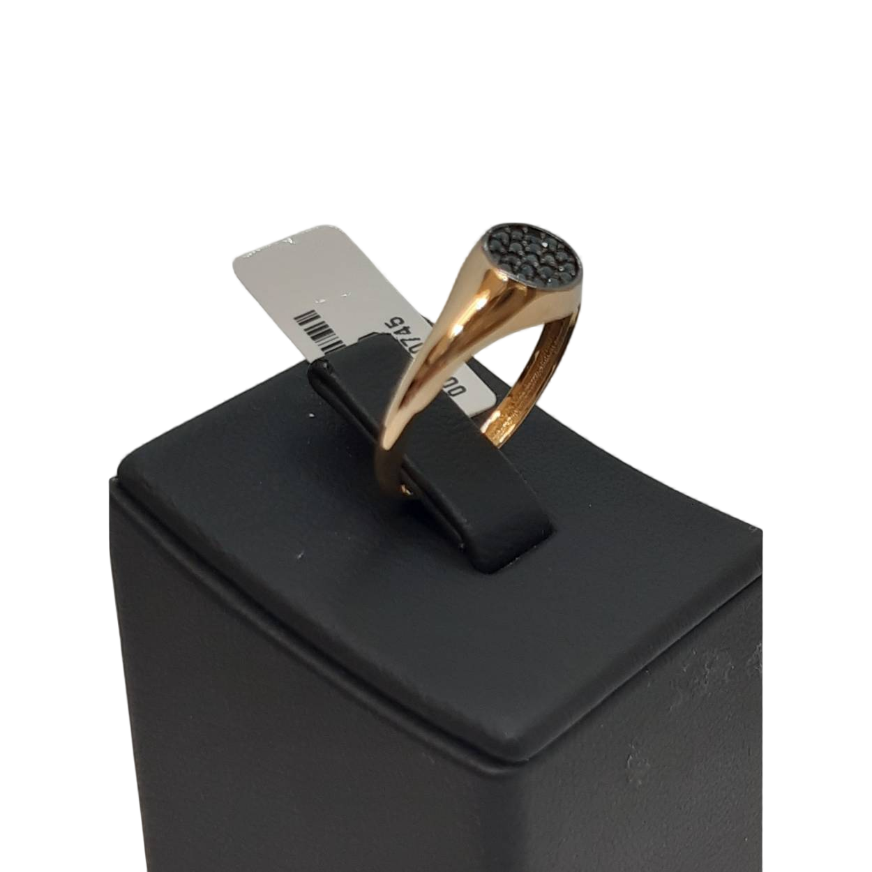 De gouden ring 14k met stenen, modelnummer BREA-000530, is een verfijnd sieraad van topkwaliteit. Deze gouden glanzende ring valt onder de categorie sieraden en is speciaal ontworpen als een ring. Voor een elegante look draag je deze ring solo of combineer je het met andere minimalistische sieraden. Perfect voor speciale gelegenheden of dagelijks gebruik.