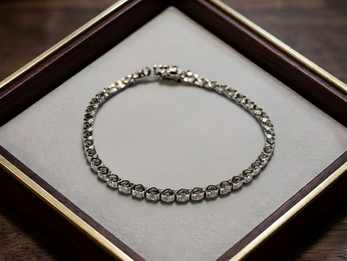 18 Karaats Witgouden Tennis Armband met 44x 0.05ct Briljant geslepen Diamant met een mix van lab grown en natuurlijke diamanten en een lengte van 18 centimeter.

Vintage Sieraden hebben een beperkte garantie van 3 maanden.