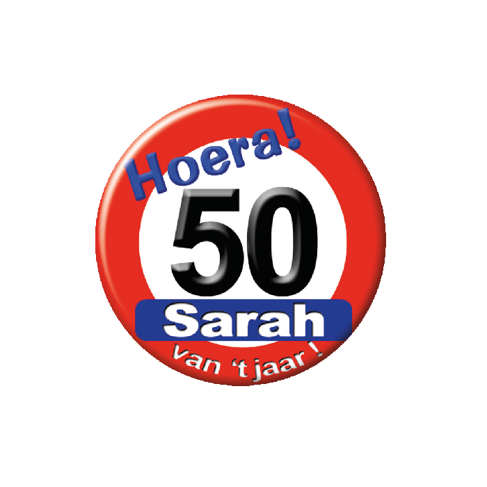 De button klein &ldquo;Sarah&rdquo; (verkeersbord) van Paper Dreams is een opvallende en feestelijke accessoire om een 50 jaar vrouw verjaardag extra zichtbaar te maken. Dankzij het herkenbare verkeersborddesign ziet iedereen in &eacute;&eacute;n oogopslag dat iemand Sarah 50 jaar wordt.

De button heeft een diameter van 5,5 cm en is eenvoudig op kleding te spelden. Ideaal voor de jarige zelf of als leuke toevoeging voor gasten tijdens een Sarah 50 jaar feest.
