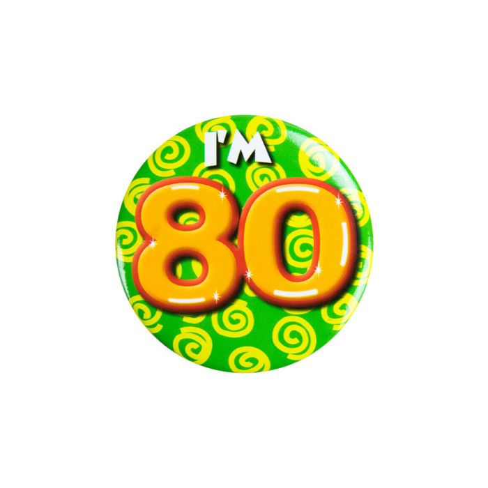 eestelijke kleine buttons met een diameter van 5,5 cm. Nu in alle leeftijden maar ook met leuke en grappige teksten te verkrijgen zoals button I'm 80. Geschikt voor meerdere gelegenheden om iets te vieren zoals een verjaardag, iemand die geslaagd is en vrijgezellenfeesten. De verjaardagsbuttons zijn een echte aanrader voor elke winkel,
