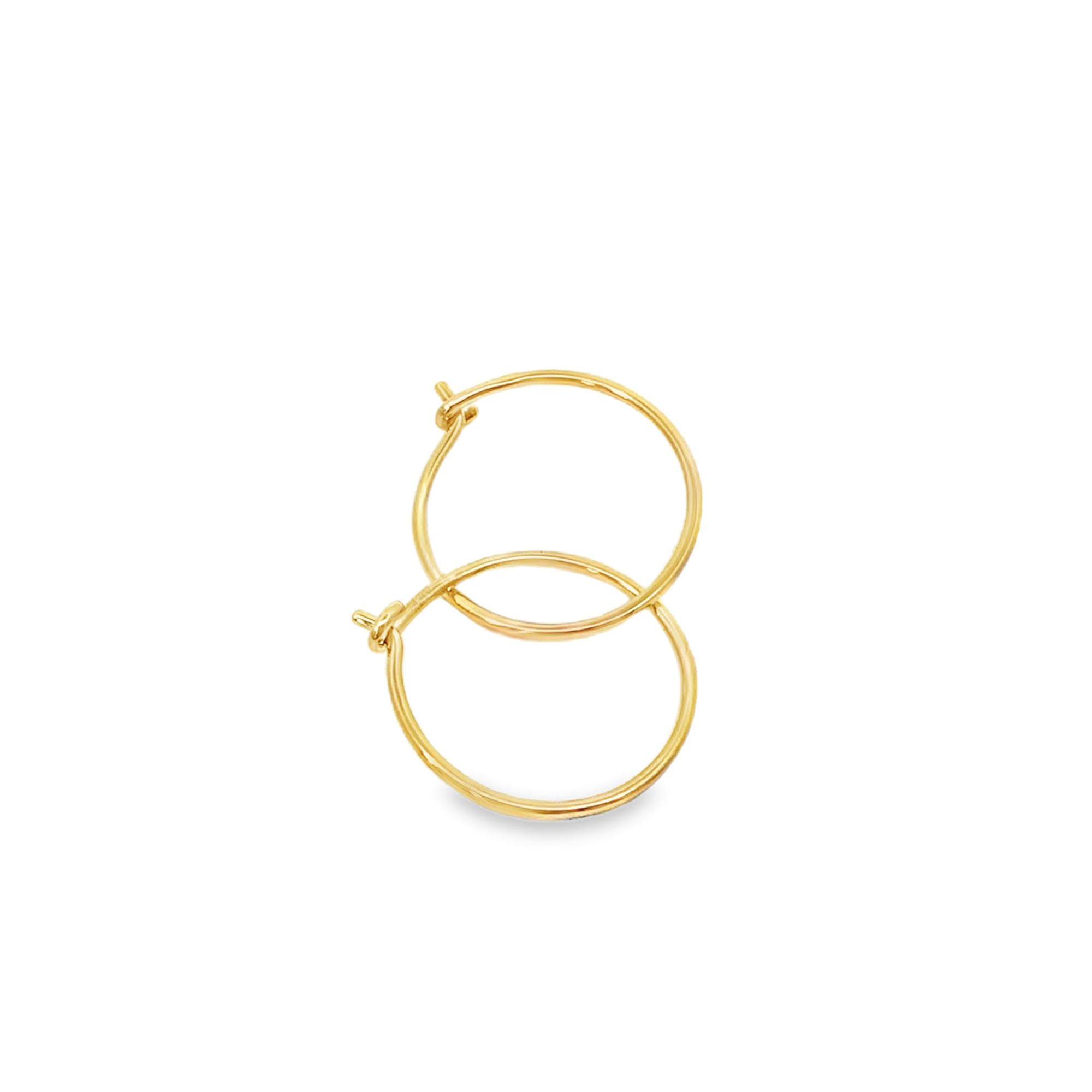 Der Creole Gold 750, 1,8 cm verf&uuml;gt &uuml;ber elegante und hochwertige Creolen, die jedem Outfit einen Hauch von Luxus verleihen. Perfekt f&uuml;r den Alltag oder besondere Anl&auml;sse.  Passende Einh&auml;nger erh&auml;ltlich .Ein zeitloses Accessoire, das stilvoll und vielseitig kombinierbar ist.