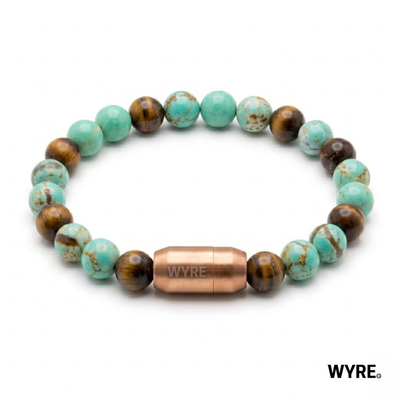 Kracht van de Natuur, Onverwoestbaar Design
Maak kennis met de Azure Guardian, een armband die niet alleen een statement maakt, maar ook gebouwd is om een leven lang mee te gaan. Deze unieke creatie combineert de mystieke schoonheid van natuursteen met een ongekende robuustheid.

In het hart van de armband bevindt zich een hoogwaardige metalen interne draad. Waar andere armbanden op elastiek of textiel kunnen knappen, blijft de Azure Guardian intact, hoe intensief je hem ook draagt. Het is de perfecte balans tussen elegantie en onverwoestbare kracht.

De combinatie van helderblauwe Turquoise en de warme, gouden glans van Tijgeroog en de matte Rose magneetsluiting zorgt voor een prachtig contrast dat bij elke outfit past. Of je nu op zoek bent naar balans, focus, of simpelweg een tijdloos accessoire; deze armband biedt het allemaal.

✓ Unisex
✓ Handgeselecteerde Turquoise en Tijgeroog 8mm kralen
✓ Stevige, stainless steel magnetische sluiting.
✓ Handgemaakt in Nederland.
✓ Inclusief metalen luxe WYRE travel/cadeau case.