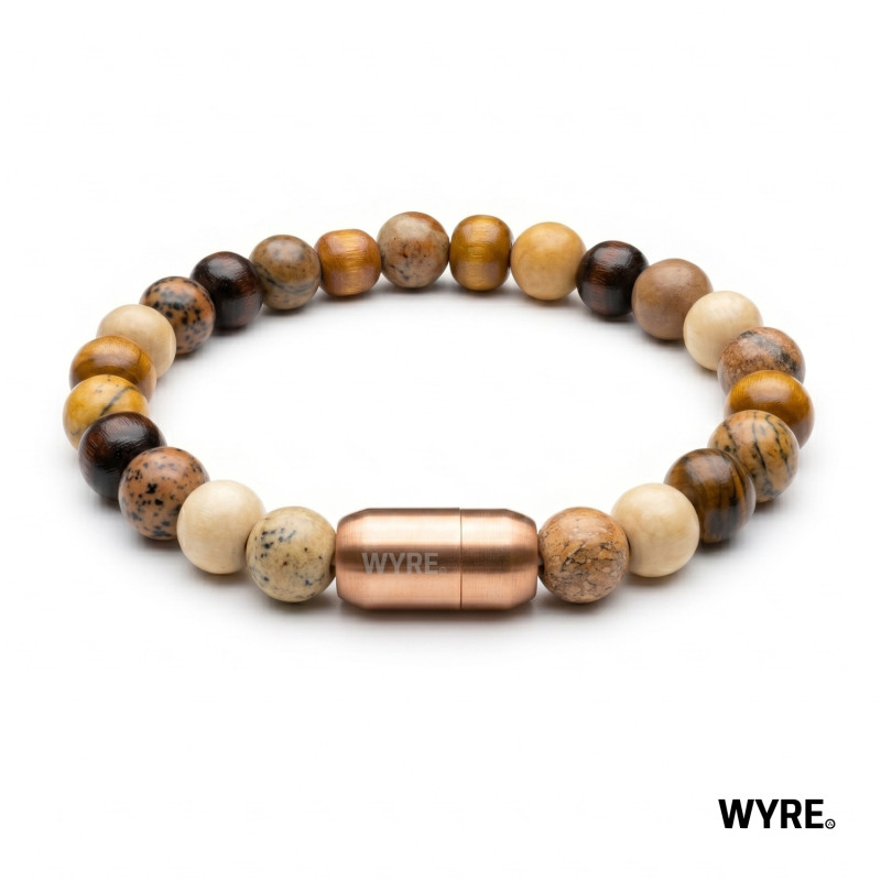 De kracht van de natuur
Ontdek de Terra Core armband. Een unieke combinatie van aardse bruine jaspis en natuurlijke houten kralen. Extreem sterk dankzij metalen kern en magneetsluiting.

Waar de meeste kralenarmbanden kwetsbaar zijn door elastiek of nylon, gaat de Terra Core een stap verder. Het hart van de armband bestaat uit een sterke metalen interne draad. Hierdoor is de armband nagenoeg onbreekbaar en behoudt hij jarenlang zijn vorm, hoe intensief je hem ook draagt.

✓ Unisex
✓ Bruine natuursteen Jaspis- en houten kralen
✓ Stevige, stainless steel magnetische sluiting.
✓ Handgemaakt in Nederland.
✓ Inclusief metalen luxe WYRE travel/cadeau case.