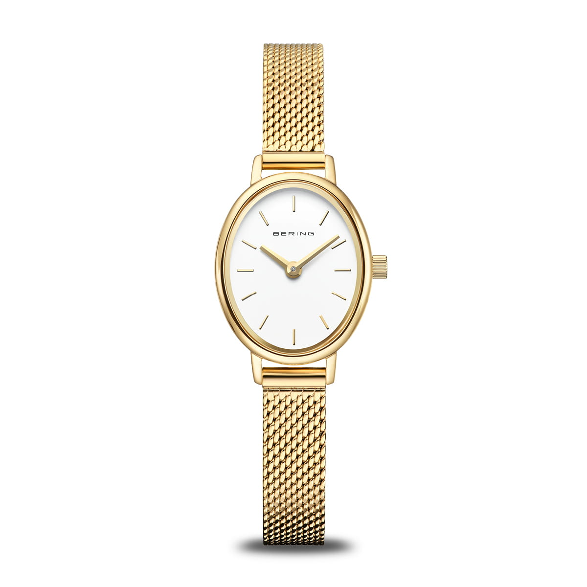 Klassieke elegantie in goud

Dit dameshorloge uit de BERING Classic collectie combineert minimalistische eenvoud met gouden glans. De ovale kast van gepolijst goudkleurig roestvrij staal (20 mm breed, 24 mm lang, 6 mm hoog) omlijst een witte wijzerplaat, beschermd door vlak, krasbestendig saffierglas.

De gouden Milanese band (8 mm breed, 180 mm lang) met vouwsluiting sluit perfect om de pols. Met quartz uurwerk en waterdicht tot 3 ATM &ndash; een stijlvolle keuze voor elke gelegenheid.
