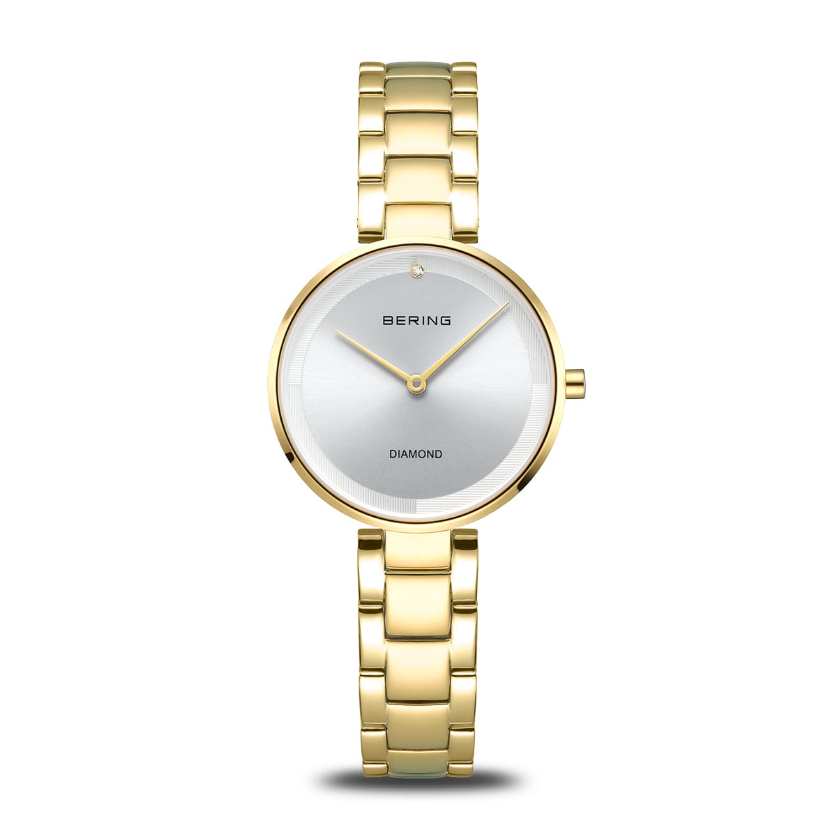 Dit dameshorloge uit de BERING Classic collectie combineert strakke lijnen met een vleugje luxe. De ronde kast van gepolijst goudkleurig roestvrij staal (30 mm) omlijst een zilverkleurige wijzerplaat, verfraaid met een echte diamant op 12 uur &ndash; een schitterend detail dat subtiele verfijning toevoegt. Slanke gouden wijzers benadrukken het minimalistische ontwerp.

Plat saffierglas beschermt tegen krassen en bewaart de blijvende helderheid van het ontwerp. De goudkleurige stalen band met vouwsluiting zit elegant en comfortabel om de pols.

Met een kastdikte van slechts 2 mm is dit horloge ultradun en licht. Het quartz uurwerk garandeert nauwkeurige tijd, terwijl 3 ATM waterdichtheid het geschikt maakt voor dagelijks gebruik.

Een horloge voor vrouwen die tijdloze schoonheid en luxe eenvoud waarderen &ndash; verrijkt met de schittering van een echte diamant.