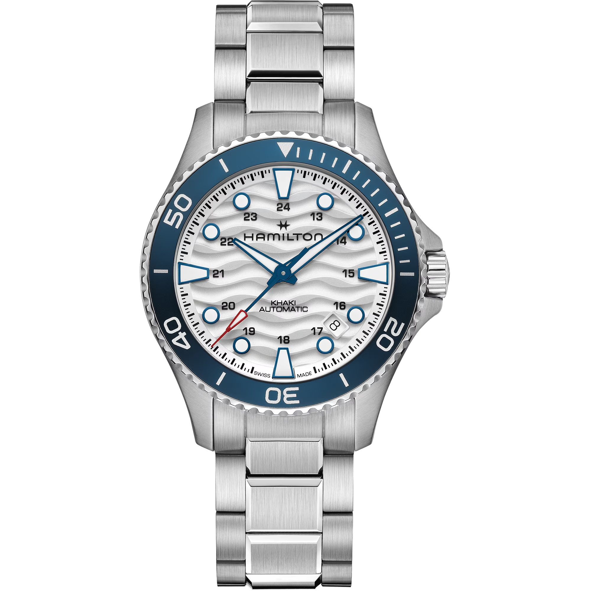 De Khaki Navy Scuba Auto 40 mm geeft de collectie een gedurfde nieuwe uitstraling. Een witgelakte wijzerplaat met een gestempeld golfpatroon in reli&euml;f wordt gecombineerd met een vernieuwde typografie op de bezel, wat zorgt voor een moderne, dynamische look die is ge&iuml;nspireerd op de oceaan. Een waterbestendigheid tot 100 meter, een geschroefde kroon en een in &eacute;&eacute;n richting draaiende bezel met 60-minutenmarkering: dit model combineert de essenti&euml;le kenmerken van een functioneel horloge in duikersstijl met een verfijnde veelzijdigheid voor dagelijks gebruik. Deze nieuwe versie is voorzien van een roestvrijstalen band en is verkrijgbaar in vijf opvallende kleurstellingen. Zo zet Hamilton de traditie van precisie en avontuur voort waar ze dankzij haar rijke duikgeschiedenis al decennialang bekend om staat.