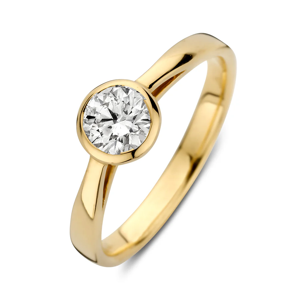 De Aurore Gouden ring, is een schitterend 18-karaats gouden sieraad met een briljante laboratoriumdiamant van 0,75 karaat, puurheid VS1 en kleur G. De ringmaat is 55. Dit glanzende sieraad straalt elegantie uit en is perfect voor speciale gelegenheden. Draag het als een statement stuk bij formele evenementen of romantische diners.