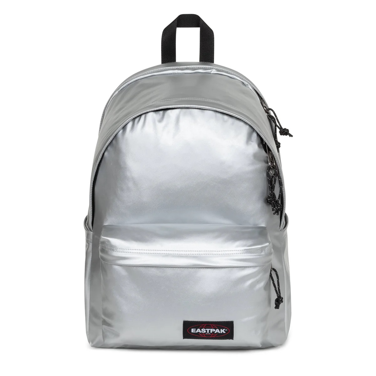 Eastpak Day Office 
De Day Office tas in de stijlvolle kleur Space Silveris ontworpen voor flexibiliteit en comfort, perfect voor dagelijks gebruik naar werk of school.

Dankzij de verstelbare schouderband, stevige handvatten en de mogelijkheid om hem ook als rugzak te dragen, pas je deze tas moeiteloos aan op jouw stijl en ritme.

Met twee ruime hoofdvakken, een georganiseerd voorvak, een achtervak &eacute;n een gewatteerd laptopvak, neem je al je essentials veilig en overzichtelijk mee. De flessenhouder aan de zijkant en het gebruik van waterbestendige stof maken hem extra praktisch voor onderweg.

Specificaties:

Inhoud: 31 liter
Afmetingen: Hoogte 44 cm x Breedte 29,5 cm x Diepte 24 cm
Gewatteerd laptopvak
Voorvak en achtervak met rits
Verstelbare schouderbanden en comfortabele handgrepen
Gewatteerd rugpaneel
Zijkant voorzien van flessenhouder
Gemaakt van waterbestendig materiaal
Stijlvol, veelzijdig en klaar voor elke dag.

