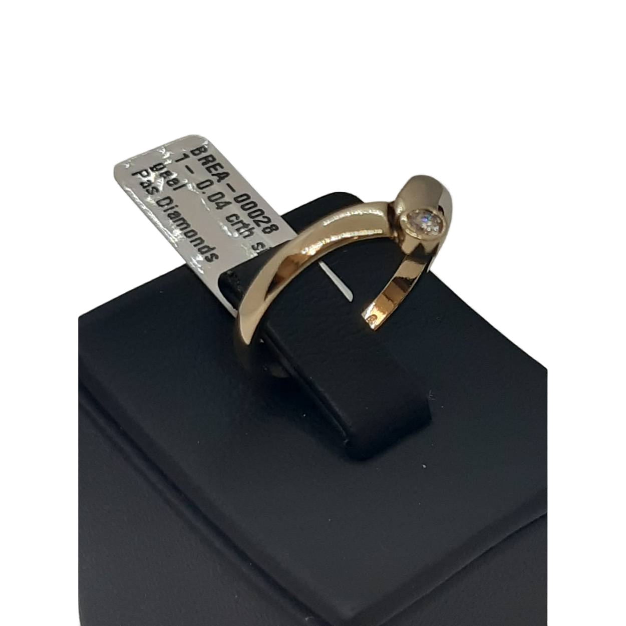 Deze prachtige ring, modelnummer BREA-00028, is vervaardigd uit 14 karaat geelgoud en is bezet met een schitterende 0.04 crt H SI diamant. Perfect te dragen voor elke gelegenheid, zowel casual als formeel. Draag hem als een statement piece of combineer met andere gouden sieraden voor een elegante look. Categorie: Sieraad, Type: Ring, Materiaal: Goud.