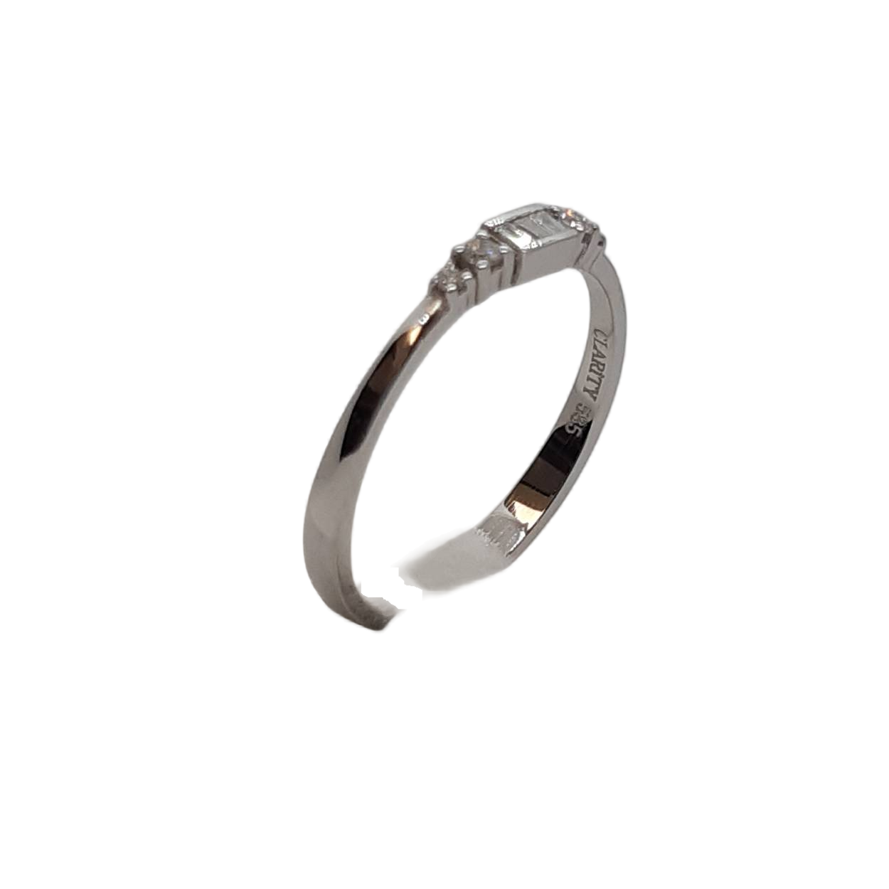 De diamant ring met modelnummer BREA-0002768, gemaakt van 14kt witgoud, heeft 7 diamanten van 0.09ct, kleur F en zuiverheid SI1. Deze elegante ring glanst schitterend dankzij zijn fijne witte kleur. Perfect om dagelijks te dragen of voor speciale gelegenheden, en zal zeker elke outfit compleet maken. Draag met vertrouwen en flair!