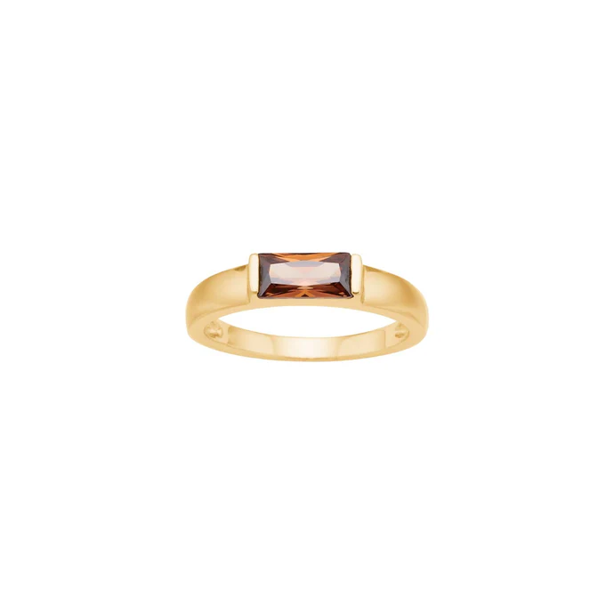 Der vergoldete Silberring in Braun, Gr&ouml;&szlig;e 56, besticht durch sein elegantes Design. Als neuer Artikel in der Kategorie Schmuck, speziell Ringe, ist er das perfekte Accessoire f&uuml;r jeden Anlass. Tragen Sie ihn allein f&uuml;r einen subtilen Look oder kombinieren Sie ihn mit anderen Ringen f&uuml;r einen trendigen Stapellook. Ein Must-Have f&uuml;r stilbewusste Schmuckliebhaber.