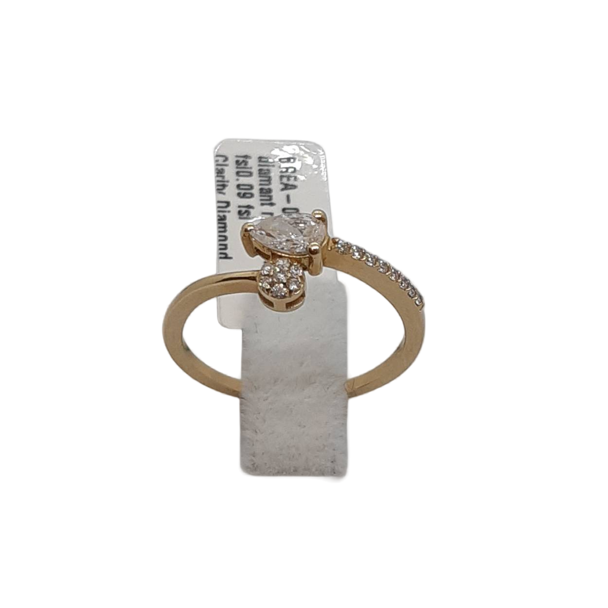 De Diamant Ring BREA-0002745 is een prachtige 14-karaats gouden ring met een luxueuze glans. De ring bevat 16 SI1 prinses geslepen diamanten van in totaal 0,37 karaat, in de kleur F (Fijn wit+ River). Ideaal om te dragen tijdens speciale gelegenheden of als chique toevoeging aan je dagelijkse stijl. Formaat: 54.