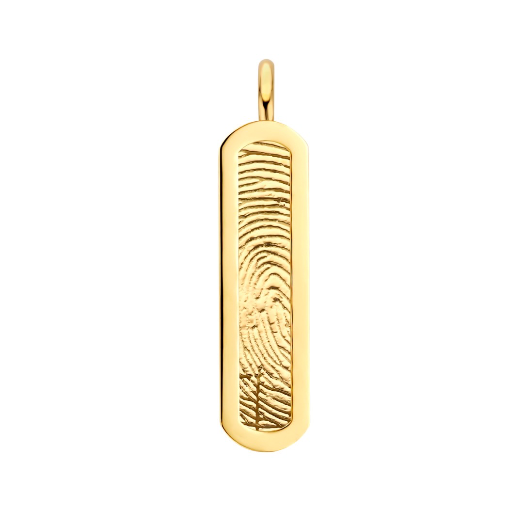 Deze elegante Bend Touch hangbedel is verkrijgbaar in 14 karaats goud en kan worden voorzien van een persoonlijke 3D vingerafdruk.

De afdruk wordt met innovatieve 3D-techniek in reli&euml;f verwerkt, waardoor een tastbaar en voelbaar sieraad ontstaat.

De zachte, ronde vormen geven het ontwerp een warme en verfijnde uitstraling, waardoor het juweel zowel stijlvol als betekenisvol is.