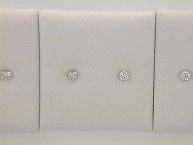 Der Sortiment Ohrstecker Silber Zirkonia 3,0mm, Modellnummer OS150271, besticht durch seine edle Verarbeitung aus Silber und funkelnde Zirkonia-Steine. Als leichte, gl&auml;nzfreie Ohrstecker sind sie ideal f&uuml;r den t&auml;glichen Gebrauch. Am besten zur Geltung kommen sie, wenn sie als dezentes Accessoire f&uuml;r Alltag und besondere Anl&auml;sse getragen werden. Perfekt f&uuml;r einen eleganten Look.