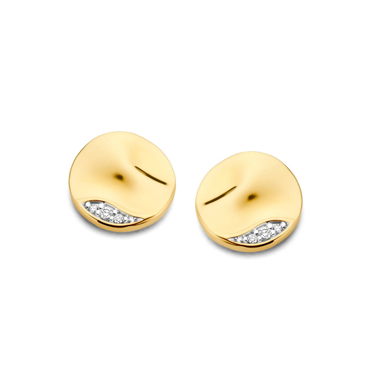 Elegante 18kt geelgouden oorbellen met een diamant van 0.02ct. Deze oorstekers met een diameter van 9mm stralen met hun prachtige gele kleur in hoogwaardig 18 karaats goud. Perfect voor dagelijks gebruik of speciale gelegenheden, ze voegen een vleugje verfijning toe aan elke look. Draag ze met vertrouwen bij formele of casual outfits.