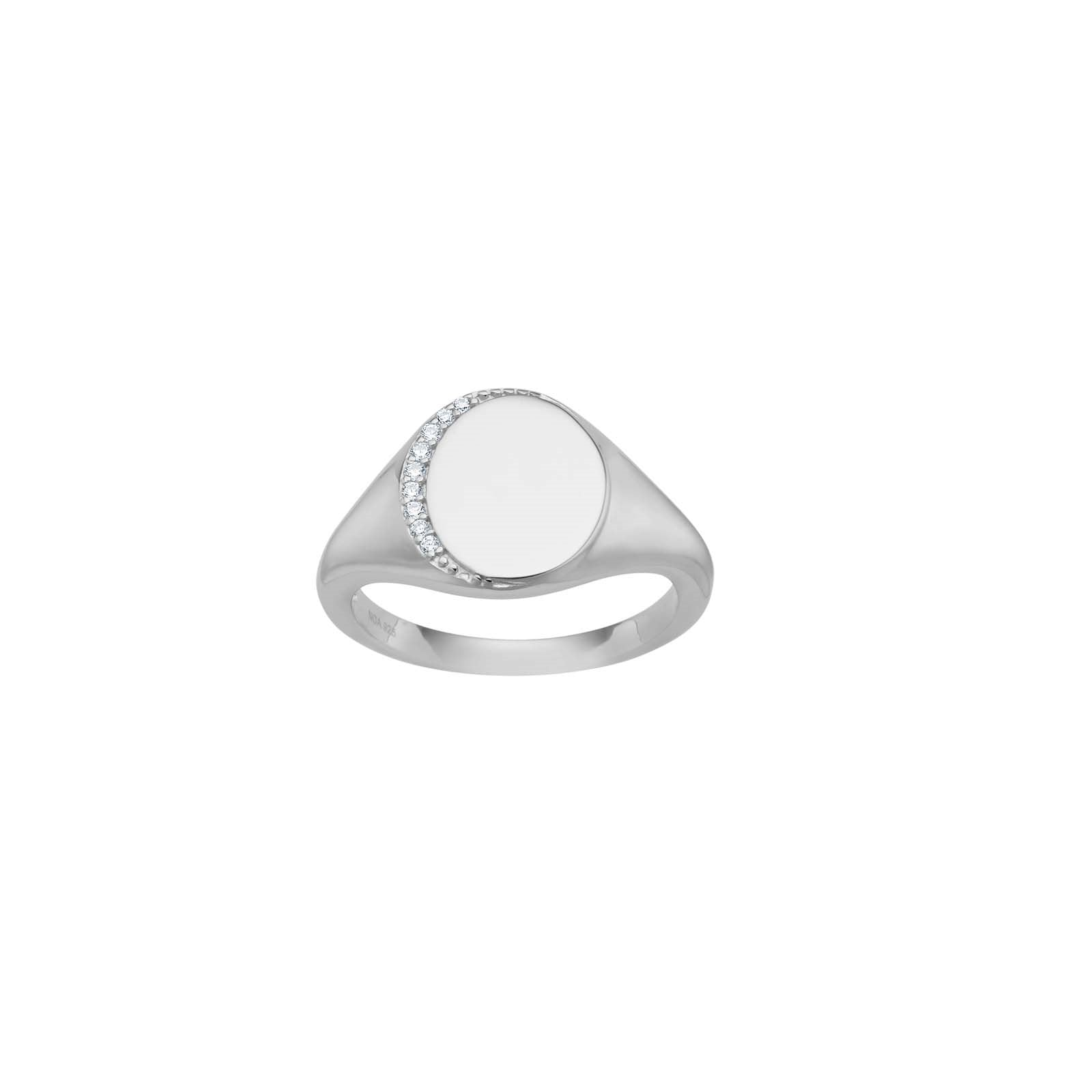Dieser Ring aus 925er Silber, Modellnummer 10451400958, zeichnet sich durch funkelnde Zirkoniasteine und eine Gr&ouml;&szlig;e von 58 aus. Ideal, um jedem Outfit einen eleganten Akzent zu verleihen. Tragen Sie ihn alleine oder kombinieren Sie mit weiteren Ringen f&uuml;r einen schicken, modernen Look. Perfekt f&uuml;r besondere Anl&auml;sse oder als t&auml;gliches Schmuckst&uuml;ck.