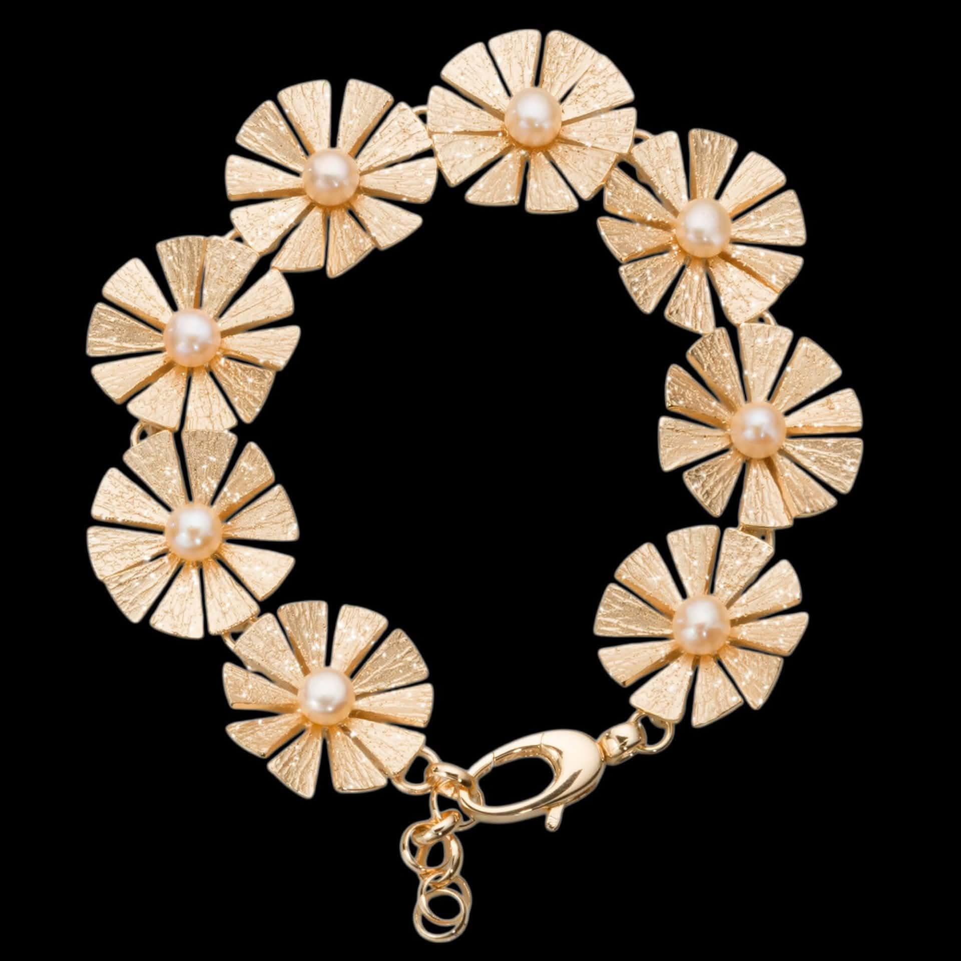 Vergulde bloemenarmband met parels 