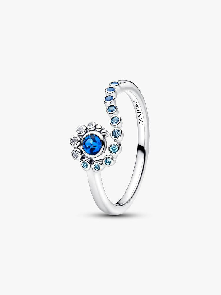 De Jewel Ring met modelnummer 194641C01-54 biedt een elegante uitstraling met maat 54. Perfect als cadeau of voor uzelf. Deze stijlvolle ring past goed bij zowel formele als casual outfits, en kan alleen gedragen worden of gecombineerd met andere sieraden voor een gelaagde look. Ideaal voor dagelijks gebruik of speciale gelegenheden.