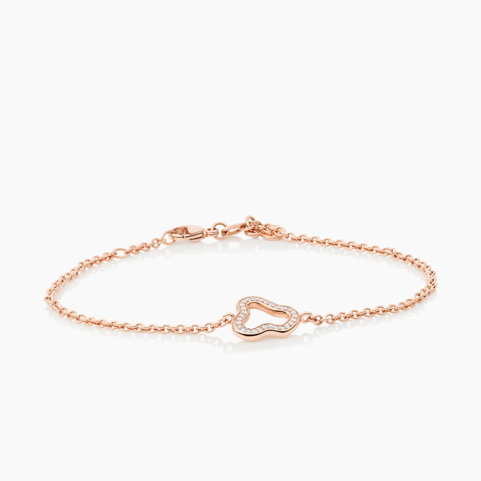 een 18 krt rose gouden armband van Bron model Joy cloud.
Een delicaat juweeltje, deze armband met diamanten Joyful cloud. 