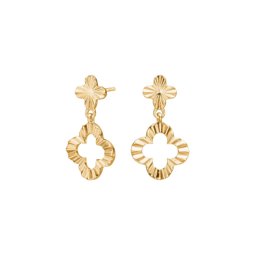 Die Ohrstecker lang GP Kleeblatt (Modellnummer: 30260605900) zeichnen sich durch ihr ansprechendes Design als goldbeschichtete Schmuckst&uuml;cke aus. Sie fallen unter die Kategorie Schmuck und sind speziell als Stecker konzipiert. Diese eleganten Ohrringe passen ideal zu festlichen Anl&auml;ssen oder einem stilvollen Alltagsoutfit, wodurch sie jedem Look einen Hauch von Glamour verleihen.