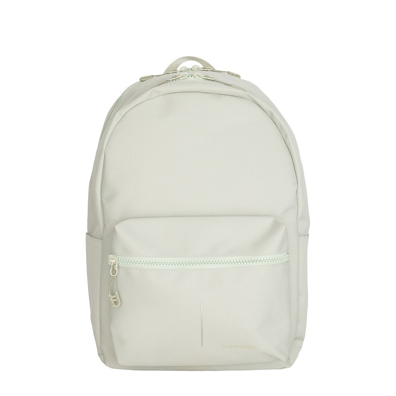 Valor Harley Backpack Salire Green &ndash; Stoere en Functionele Rugzak van New Rebels
De New Rebels Valor Harley Backpack Salire Green is een trendy en praktische rugzak die perfect is voor dagelijks gebruik. De moderne Salire Green kleur geeft de backpack een stoere en eigentijdse uitstraling, terwijl het sterke 900D polyester zorgt voor extra duurzaamheid en bescherming van je spullen.
Met een formaat van 30 x 25 x 45 cm biedt deze rugzak voldoende opbergruimte voor al je dagelijkse essentials. Dankzij de slimme vakindeling neem je eenvoudig je laptop, boeken, accessoires en andere benodigdheden georganiseerd mee. Ideaal voor school, werk, reizen of een dagje uit.
Kenmerken van de Valor Harley Backpack Salire Green
Merk: New Rebels
Model: Valor Harley Backpack
Kleur: Salire Green
Afmeting: 30 x 25 x 45 cm
Materiaal: Hoogwaardig en slijtvast 900D polyester
Verstelbare comfortabele schouderbanden
Ruim hoofdvak met praktische opbergmogelijkheden
Geschikt voor dagelijks gebruik, werk, school en reizen
Waarom kiezen voor de New Rebels Valor Harley Backpack?
De Valor Harley Backpack van New Rebels combineert een stijlvol design met optimaal gebruiksgemak. Het stevige polyester materiaal maakt de rugzak geschikt voor intensief dagelijks gebruik, terwijl de opvallende Salire Green kleur zorgt voor een unieke en moderne look.
Bestel de Valor Harley Backpack Salire Green vandaag nog en ervaar comfort, ruimte en stijl in &eacute;&eacute;n rugzak.