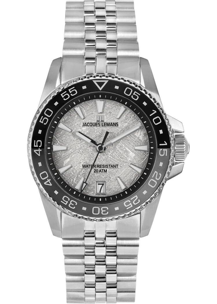 Produktmerkmale der Liverpool Diver 1-2205 JACQUES LEMANS umfassen eine Edelstahluhr mit silberfarbenem Armband. Sie ist eine Armbanduhr mittlerer Gr&ouml;&szlig;e (41mm) ohne Datumsfunktion. Tragen Sie diese elegante Uhr zu formellen Anl&auml;ssen oder im B&uuml;ro f&uuml;r einen stilvollen und klassischen Look. Perfekt f&uuml;r jeden Gentleman.