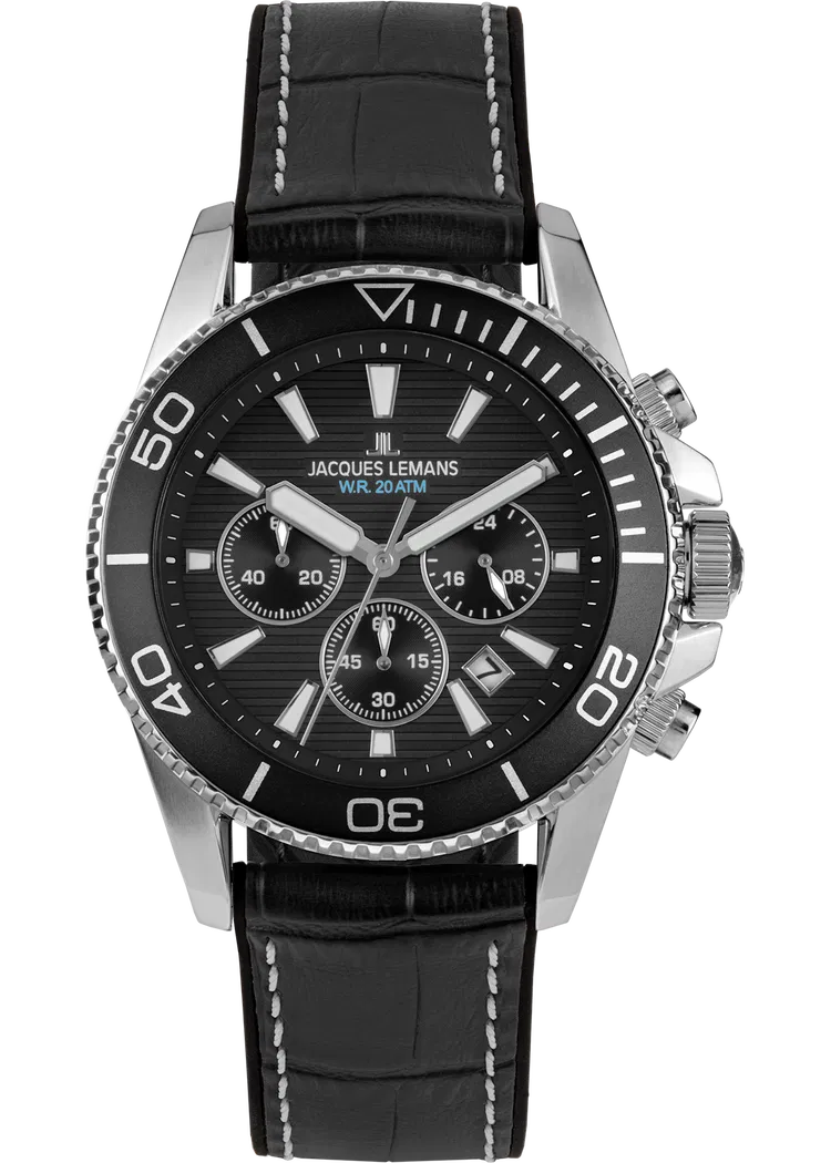 Der Liverpool Diver 1-2206 von JACQUES LEMANS,  ist eine stilvolle Armbanduhr mit einem Edelstahlgeh&auml;use. Sie verf&uuml;gt &uuml;ber ein schwarzes Armband und eine Datumsfunktion. Mit ihrer Gr&ouml;&szlig;e von 44 mm passt sie perfekt zu jedem Outfit. Tragen Sie sie sowohl zu formellen Anl&auml;ssen als auch in Ihrer Freizeit f&uuml;r einen eleganten Look.