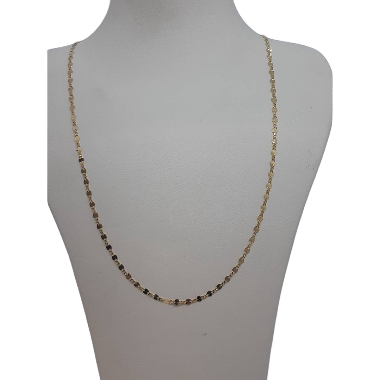 De gouden ketting met modelnummer BREA-000699 is gemaakt van 14-karaats goud en heeft een lengte van 50 cm. Met een glanzende afwerking en een breedte van 2,5 mm, straalt deze halsketting elegantie uit. Perfect om solo te dragen of te combineren met andere kettingen voor een gelaagde look. Ideaal voor dagelijks gebruik of speciale gelegenheden.
