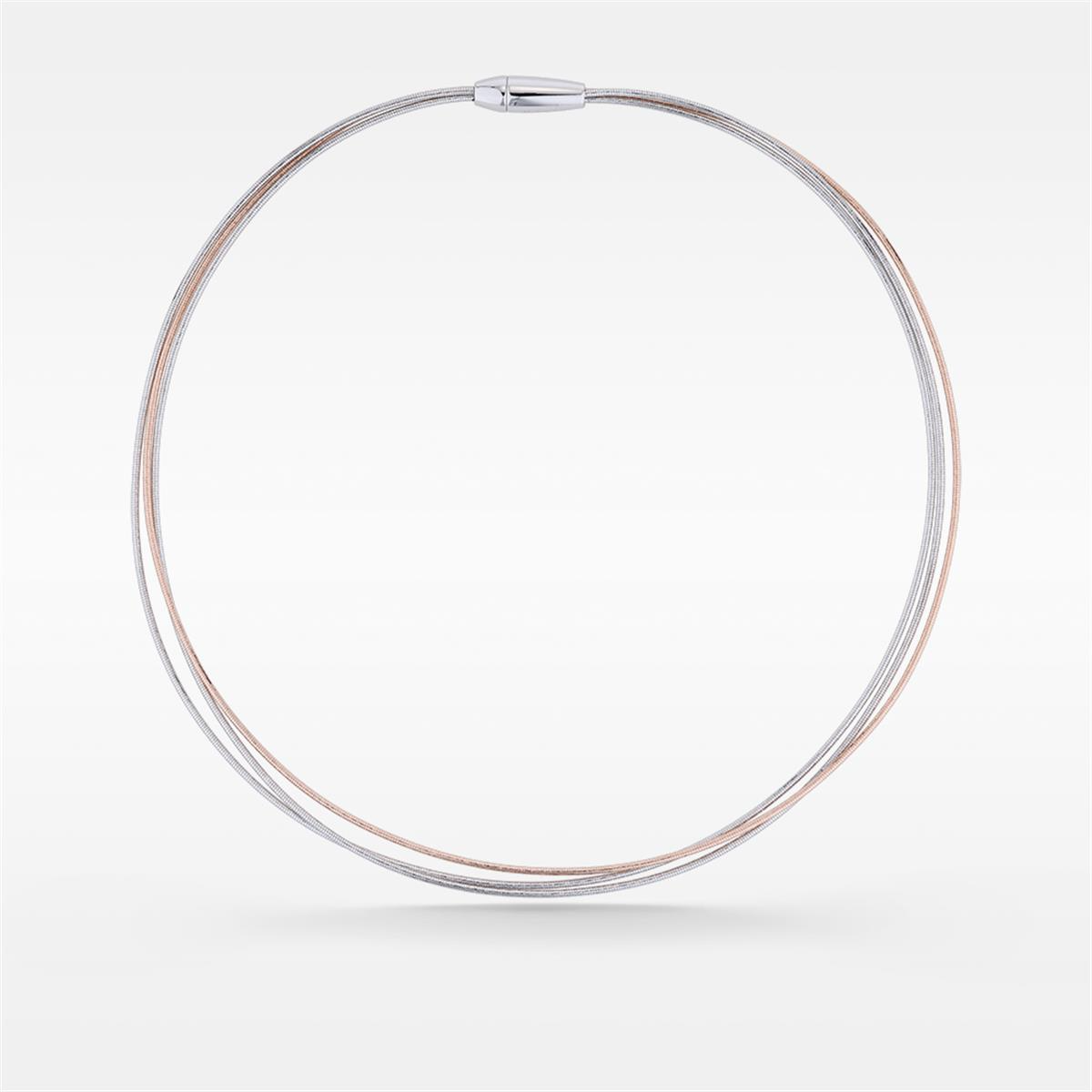 Deze collier is van het merk Pesavento. Het is een damessieraad gemaakt van zilver . De collier is roze van kleur.