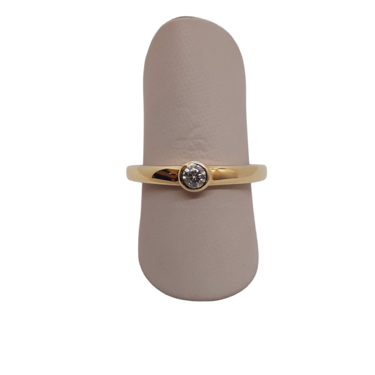 De diamant gouden ring, modelnummer BREA-0004017, schittert in 14kt goud met een briljante 0.08 ct SI1 diamant met kleur F. Perfect voor speciale gelegenheden. Draag deze elegante ring aan je ringvinger om een verfijnde en tijdloze look toe te voegen aan je outfit. Ideaal voor zowel dagelijkse elegantie als avondchic. Ringmaat: 54.