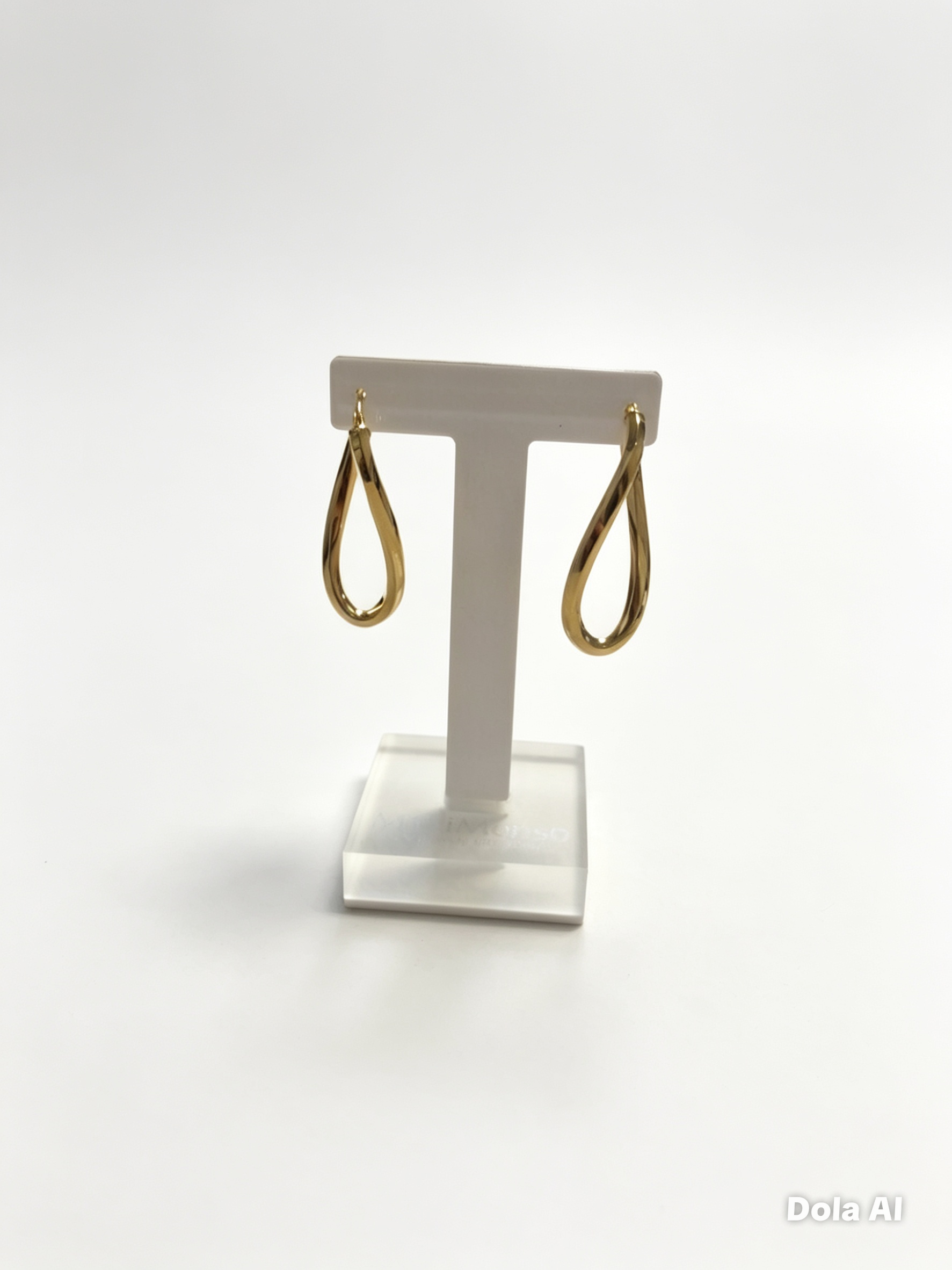 Goud oorringen ovaal gedraaid
