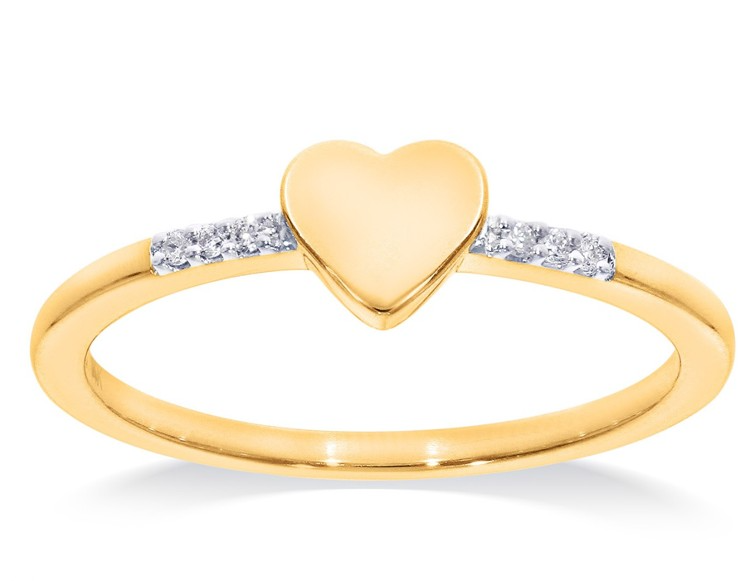 14 krts geelgouden ring met hartje en aan beide zijden diamant briljant geslepen totaal 0.03 crt