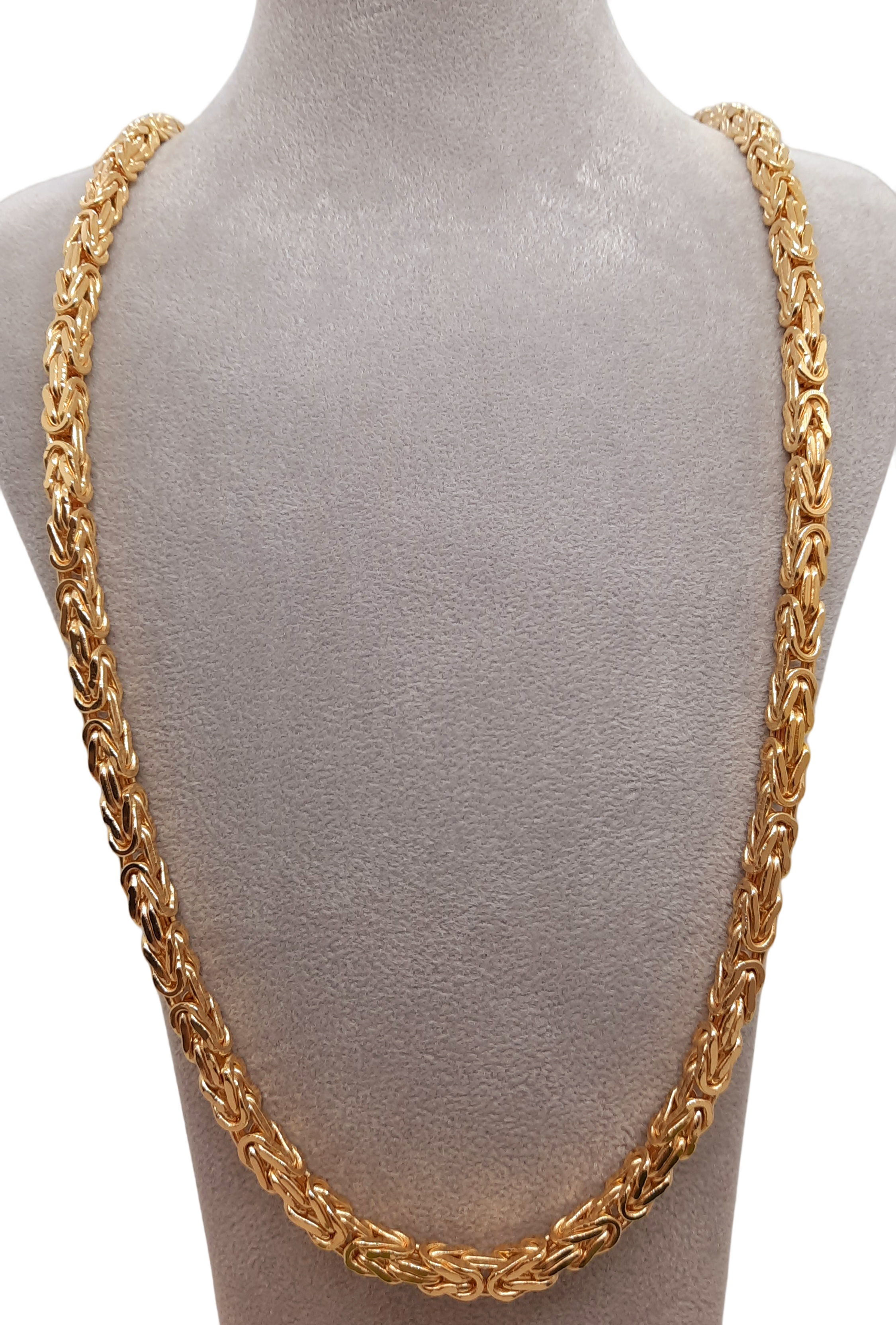 De gouden koningsketting model 0004 is een schitterend sieraad met de volgende eigenschappen: categorie ketting, lengte 70 cm, goudkleurig, 14 karaat goud met een breedte van 5 mm en een gewicht van 54 gram. Draag deze ketting als opvallend statement stuk op een eenvoudige outfit voor een elegante uitstraling.