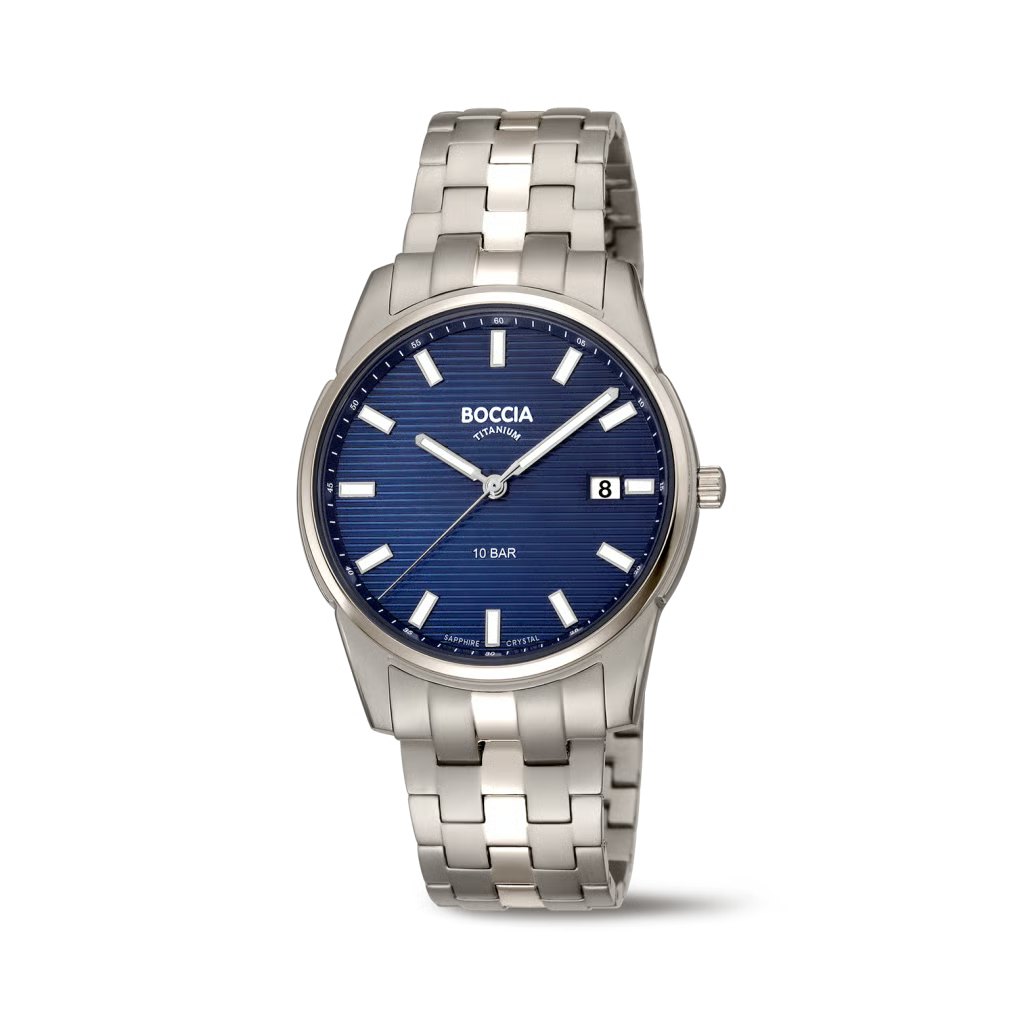 Der HAU Boccia Metallband Quarz Titan mit Modellnummer 3686-01 besticht durch sein rundes Titangeh&auml;use und -armband, Saphirglas und ein blaues Zifferblatt mit Streifenindex. Die Analoguhr ist bis 100 Meter wasserdicht und verf&uuml;gt &uuml;ber eine Datumsfunktion. Perfekt f&uuml;r den Alltag und elegante Anl&auml;sse, kann sie vielseitig getragen werden.