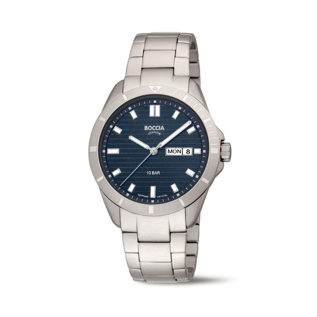 Die HAU Boccia Metallband Uhr 3685-02 bietet eine Kombination aus Eleganz und Funktionalit&auml;t. Mit einem 40 mm runden Titan-Geh&auml;use, silbernem Titanarmband, blauem Zifferblatt mit Streifenindizes und Saphirglas ist sie robust und stilvoll. Die analoge Quarzuhr verf&uuml;gt &uuml;ber eine Datumsanzeige und ist bis 100 Meter wasserdicht. Perfekt f&uuml;r den t&auml;glichen Gebrauch und elegante Anl&auml;sse.