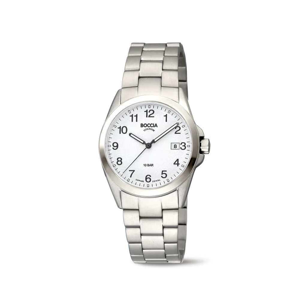 Der DAU Boccia Metallband Schraubkrone (Modellnummer 3386-01) ist eine elegante Armbanduhr mit rundem Titangeh&auml;use und silberfarbenem Titanarmband. Ausgestattet mit einer Quarzbewegung, analoger Anzeige und Saphirglas, bietet sie Datumsfunktion und bis zu 100 Meter Wasserdichtigkeit. Tragen Sie sie zu formellen Anl&auml;ssen oder im Alltag f&uuml;r einen stilvollen, zeitlosen Look.