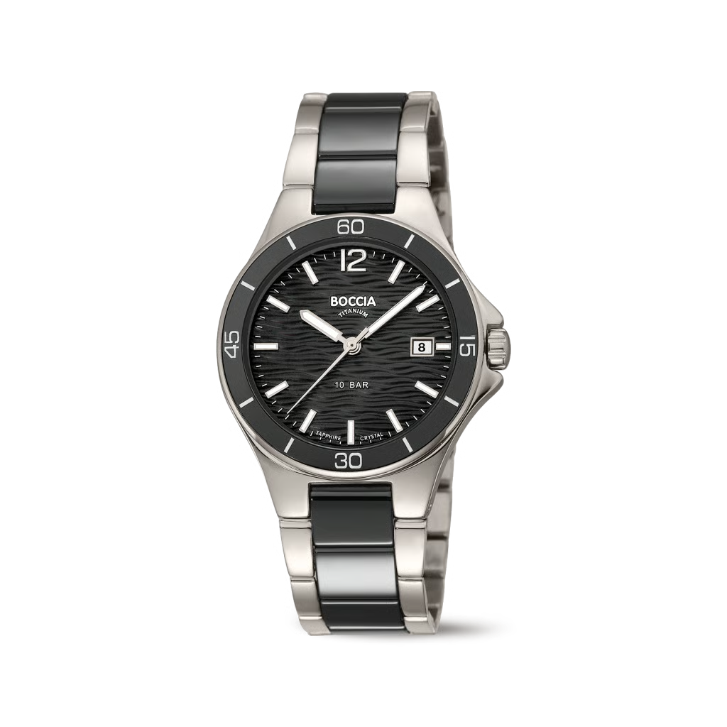 Die DAU Boccia Metallband Ceramic schwarz Uhr, Modellnummer 3384-02, besticht durch ihr elegantes Design mit einem runden Titangeh&auml;use und einem silberfarbenen Armband. Mit einem schwarzen Zifferblatt, Saphirglas und Quarzwerk bietet sie eine analoge Anzeige und Datum. Sie ist bis 100m wasserdicht. Ideal f&uuml;r formelle Anl&auml;sse oder den t&auml;glichen Gebrauch.