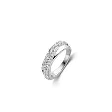 De TI SENTO Ring model 12281ZI/56 is een verfijnd sieraad met elegante zirkonia accenten. Perfect voor dagelijks gebruik of speciale gelegenheden. Deze ring combineert moeiteloos met andere TI SENTO sieraden voor een complete look. Draag hem solo voor subtiele elegantie of gestapeld voor een gedurfde statement. Voeg een vleugje luxe toe aan elke outfit.