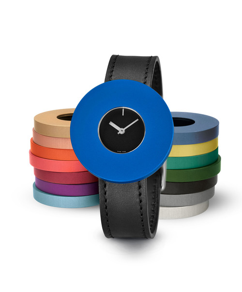 Pierre Junod Vignelli DOT horloge incl. 1 wisselring. Met zwarte wijzerplaat en kalfsleren zwarte band. Voorzien van een krasvrij saffierglas