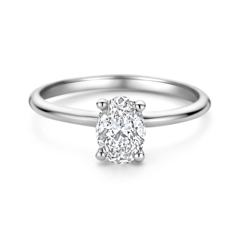De Swing zilveren ring is een elegante accessoire van 925 sterling zilver. Deze schitterende ring, heeft een ovale labdiamant van 0,51 karaat als pronkstuk. De ring straalt verfijning uit en is perfect te dragen bij zowel dagelijkse als formele gelegenheden, waardoor elke outfit een luxueuze uitstraling krijgt.