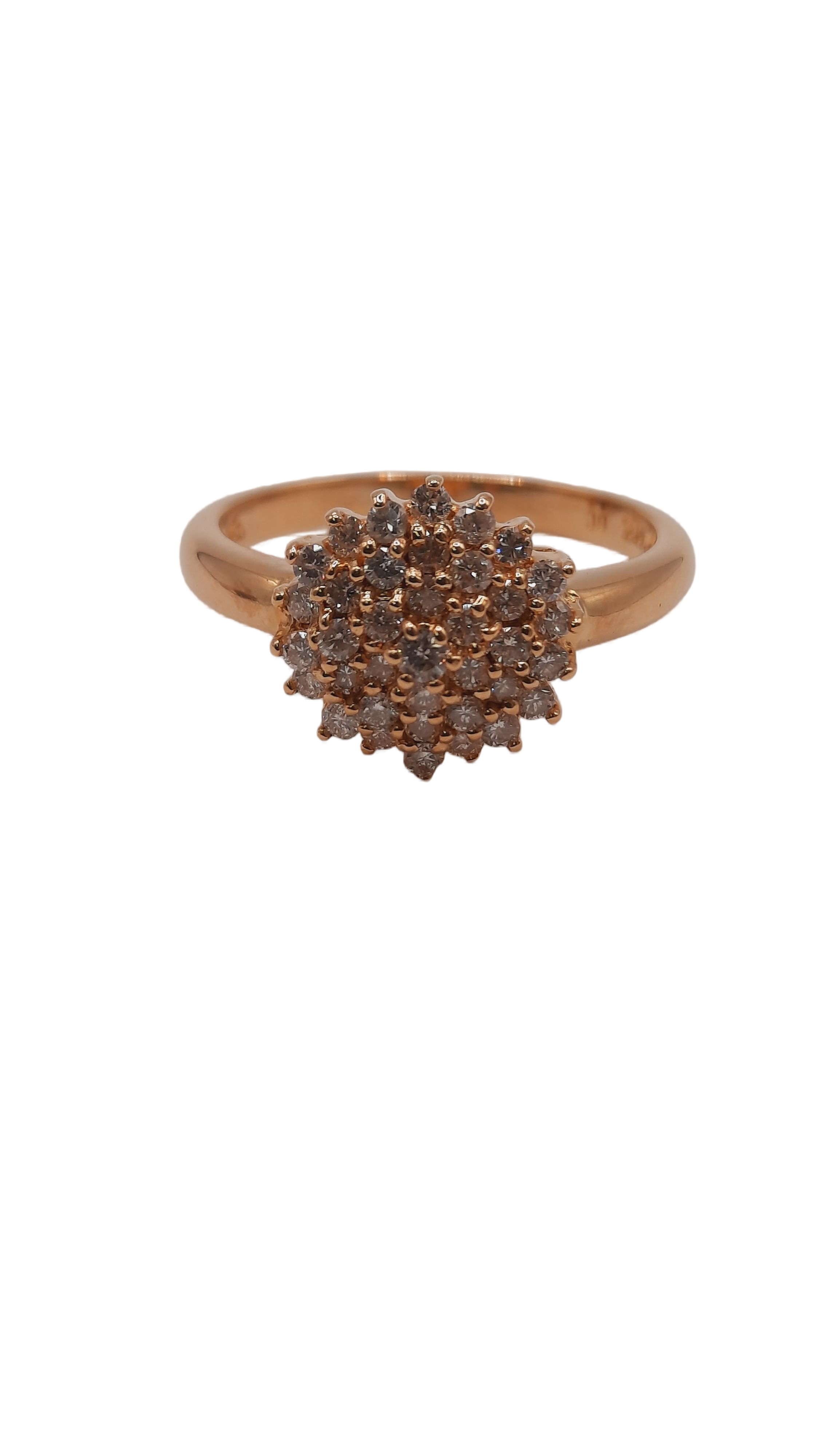 Deze prachtige diamant ring met modelnummer 0002275 is vervaardigd uit 18 karaats goud. De briljant geslepen diamant van 0,27 karaat heeft SI1 zuiverheid en H (White Wesselton) kleur. Ideaal voor speciale gelegenheden en dagelijks gebruik. Draag het solo voor een elegante look of combineer met andere sieraden voor extra allure. Perfect als cadeau!