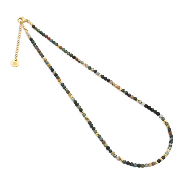 Die Blumenkind Halskette Modellnummer BGN43GOGN aus vergoldetem Material mit gr&uuml;nen Steinen hat eine L&auml;nge von 40+5 cm. Sie ist eine elegante Halskette, ideal f&uuml;r den t&auml;glichen Gebrauch oder besondere Anl&auml;sse. Kombinieren Sie sie mit einem schlichten Outfit, um den funkelnden gr&uuml;nen Steinen den perfekten Rahmen zu bieten. Ein Must-Have f&uuml;r jeden Schmuckliebhaber!