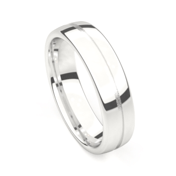 De ring is in 18 karaat witgoud. De ring heeft een lijn in het midden van de ring en is 6 mm breed.