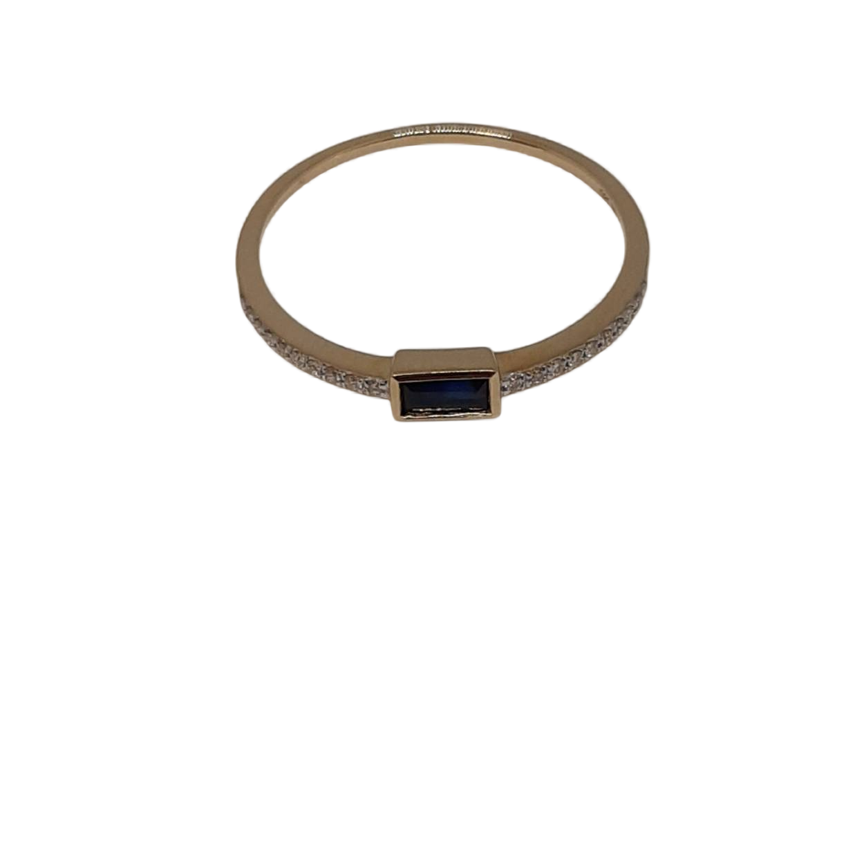 Deze prachtige 14-karaats gouden ring, modelnummer BREA-000146, is ideaal voor dagelijks gebruik. De ring heeft een schitterende diamant met een kleur van H (Wesselton Wit) en een smaragd. Perfect voor elke gelegenheid, maat 54. Draag het solo voor een verfijnde look of combineer het met andere ringen voor een moderne touch.