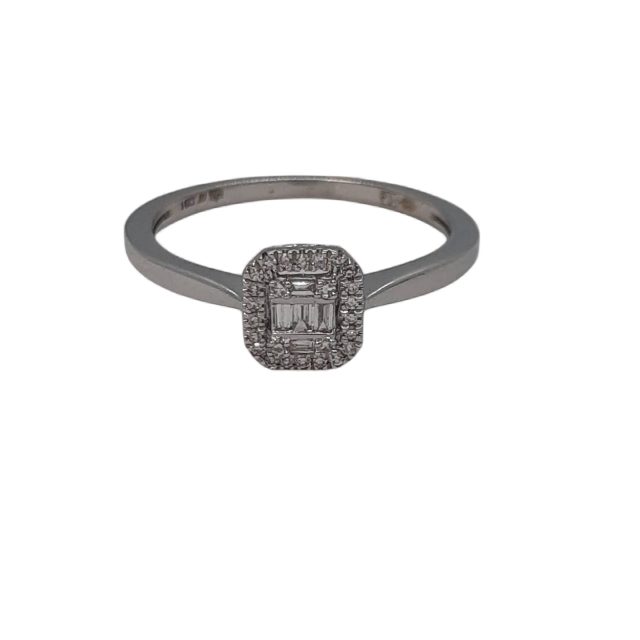 Deze prachtige diamanten ring, modelnummer BREA-0001649, van een niet gespecificeerd merk, is gemaakt van 14-karaats goud. Met witte kleur en schitterende glans is hij perfect als verlovingsring. De ringmaat is 54 en bevat meerdere diamanten van 0.04 en 0.05 karaat. Draag deze elegante ring dagelijks of bij speciale gelegenheden voor een verfijnde uitstraling.