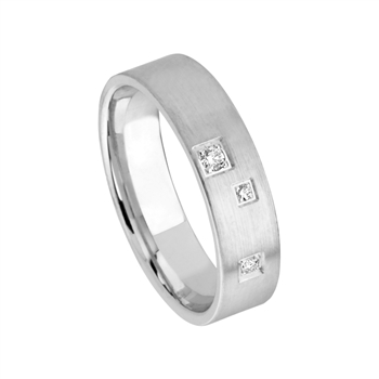 De ring is in witgoud 18 karaat en mat en afgewerkt met 3 briljanten voor 0.05ct