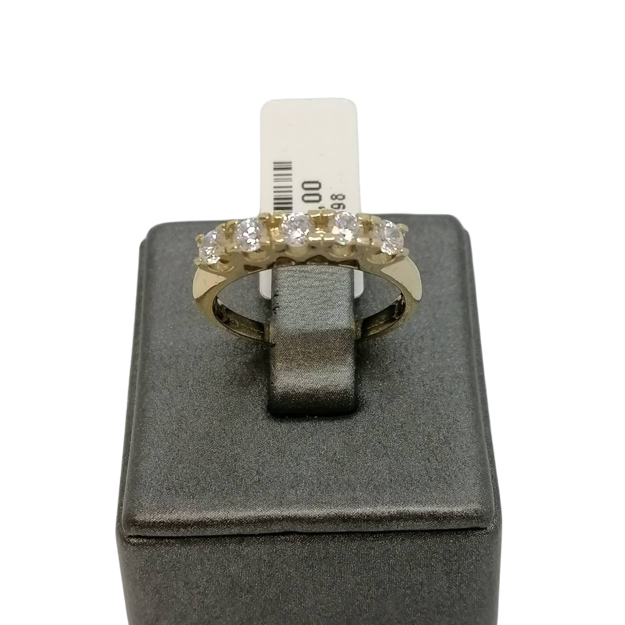 Deze prachtige diamanten gouden ring, modelnummer BREA-0001656, is een verlovingsring van 14-karaats goud met een glanzende afwerking. De ringmaat is 54 en hij straalt in een schitterende goudkleur. Het beste te dragen als symbool van liefde en toewijding tijdens het huwelijksaanzoek. Perfect voor speciale gelegenheden. Een juweel dat eeuwig blijft schitteren.