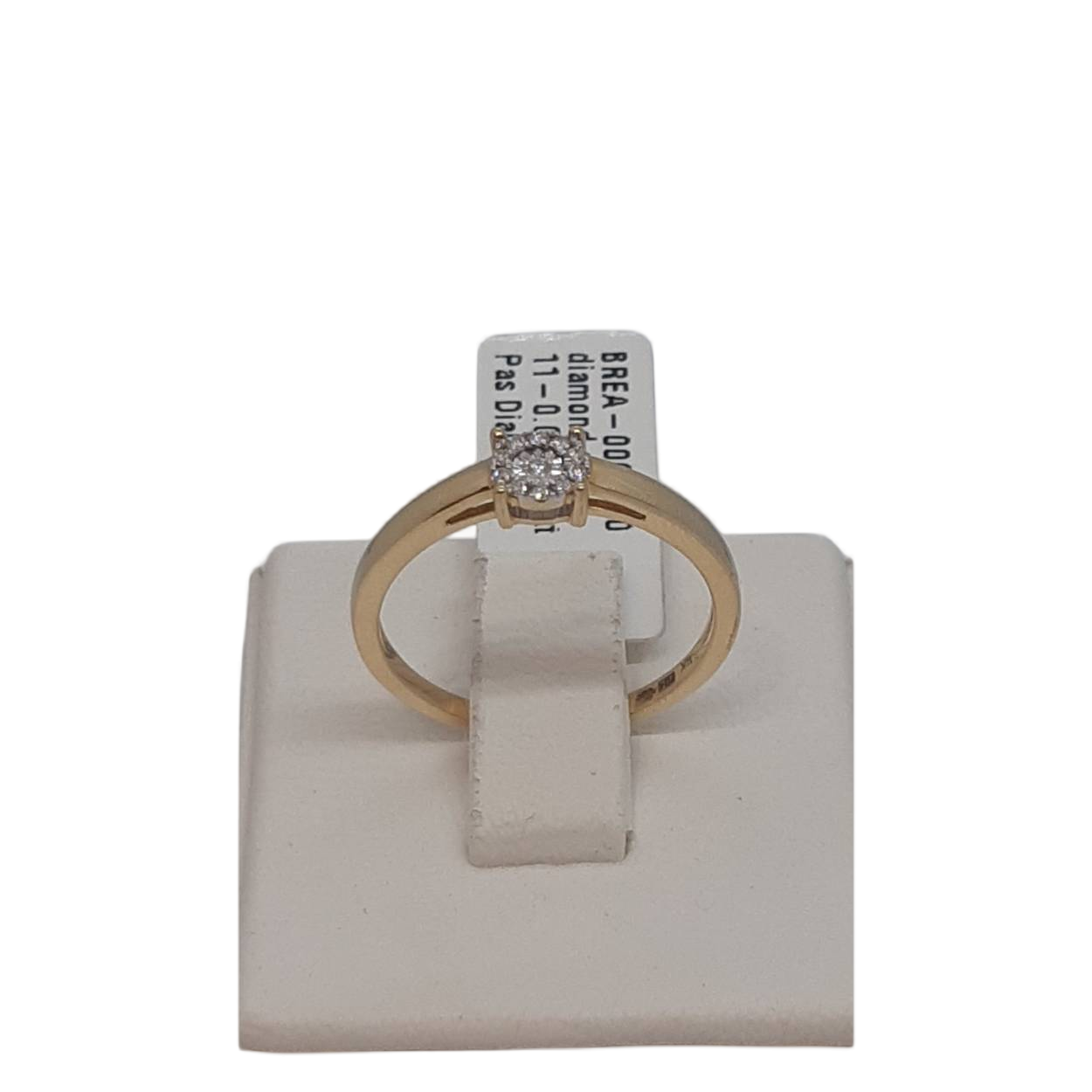 Deze prachtige ring met modelnummer BREA-0001650 is gemaakt van 14 karaat goud en versierd met diamanten in de configuratie 11-0.06hsi. De ring heeft een glanzende afwerking en is goudkleurig. De ringmaat is 54. Draag deze ring om een vleugje elegante luxe aan uw outfit toe te voegen. Perfect voor speciale gelegenheden.