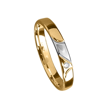 De ring is in 18 karaat geelgoud met een briljant van 0.015ct.