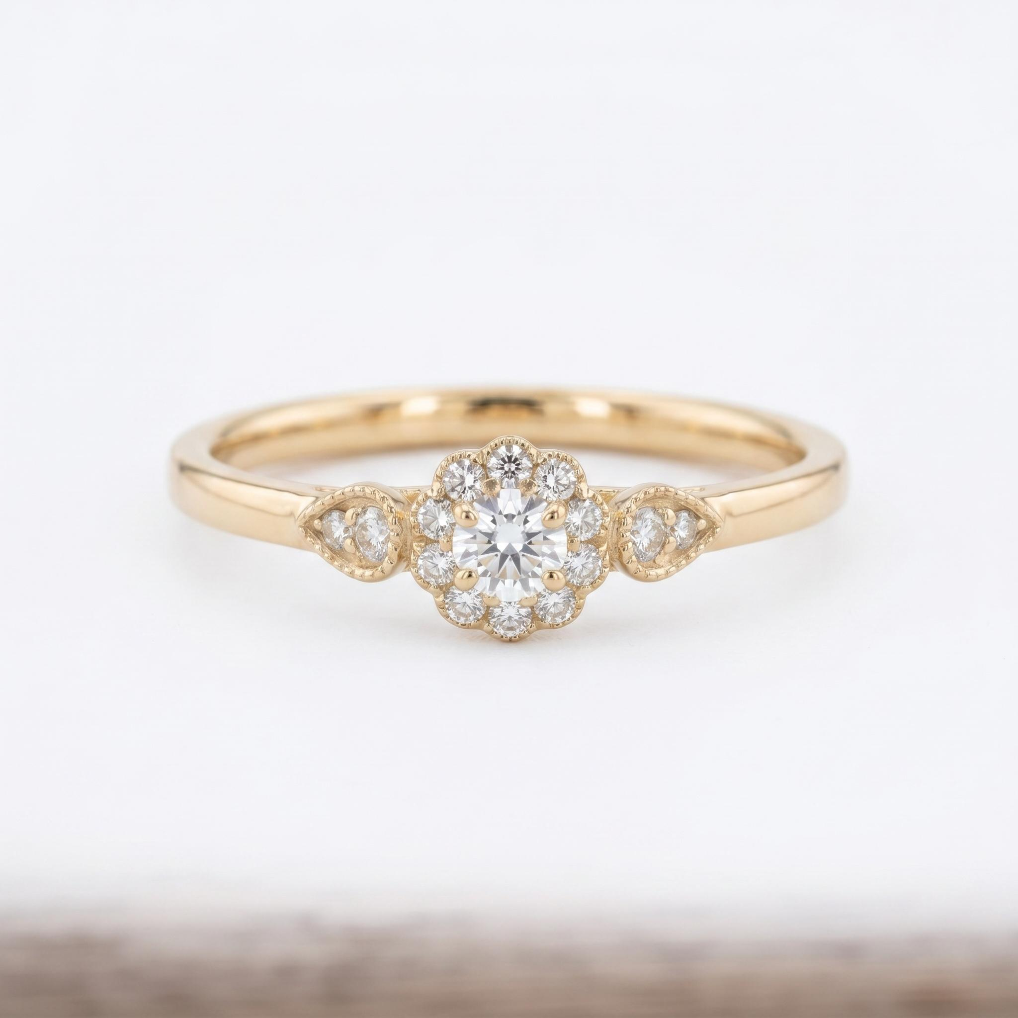 De 14 karaat gouden lab-grown diamanten ring model LD20673-1 combineert elegantie en duurzaamheid. De ring is ontworpen met een briljant geslepen, SI1 zuivere labdiamant van totaal 0.22 caraat, in een verfijnde bloemenstijl. Draag deze prachtige goudkleurige ring als een statementstuk bij speciale gelegenheden of als dagelijkse luxe voor een vleugje verfijning.